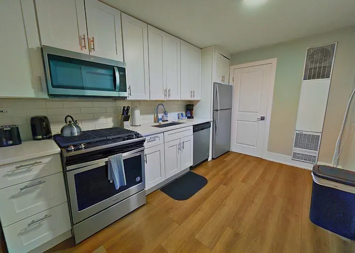 Chic 3br Hideout In Lincoln Park - Lincoln 3 Apartment