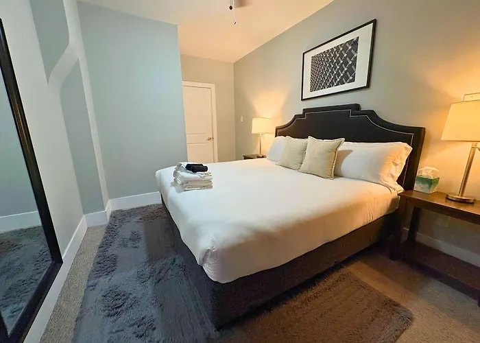 Chic 3br Hideout In Lincoln Park - Lincoln 3