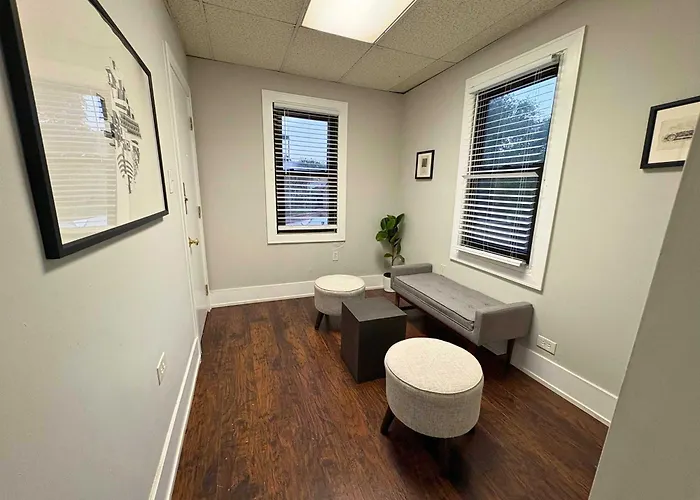 Chic 3br Hideout In Lincoln Park - Lincoln 3